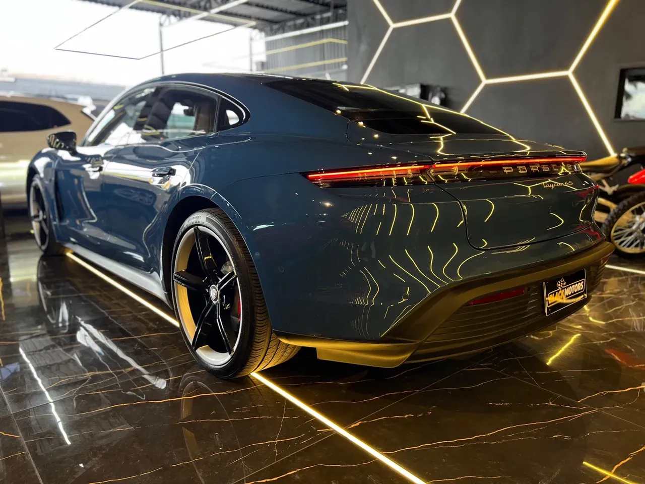 Porsche Taycan - Miniatura 6