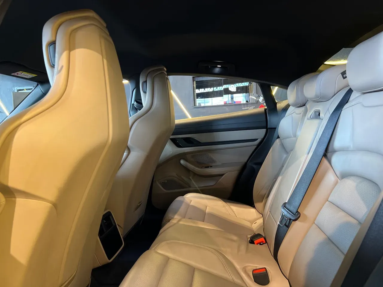 Porsche Taycan - Miniatura 10