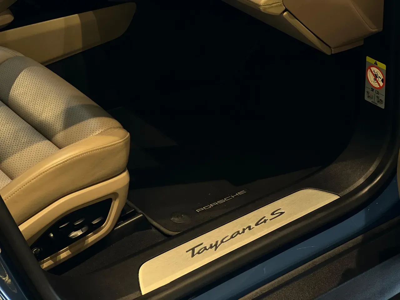 Porsche Taycan - Miniatura 20
