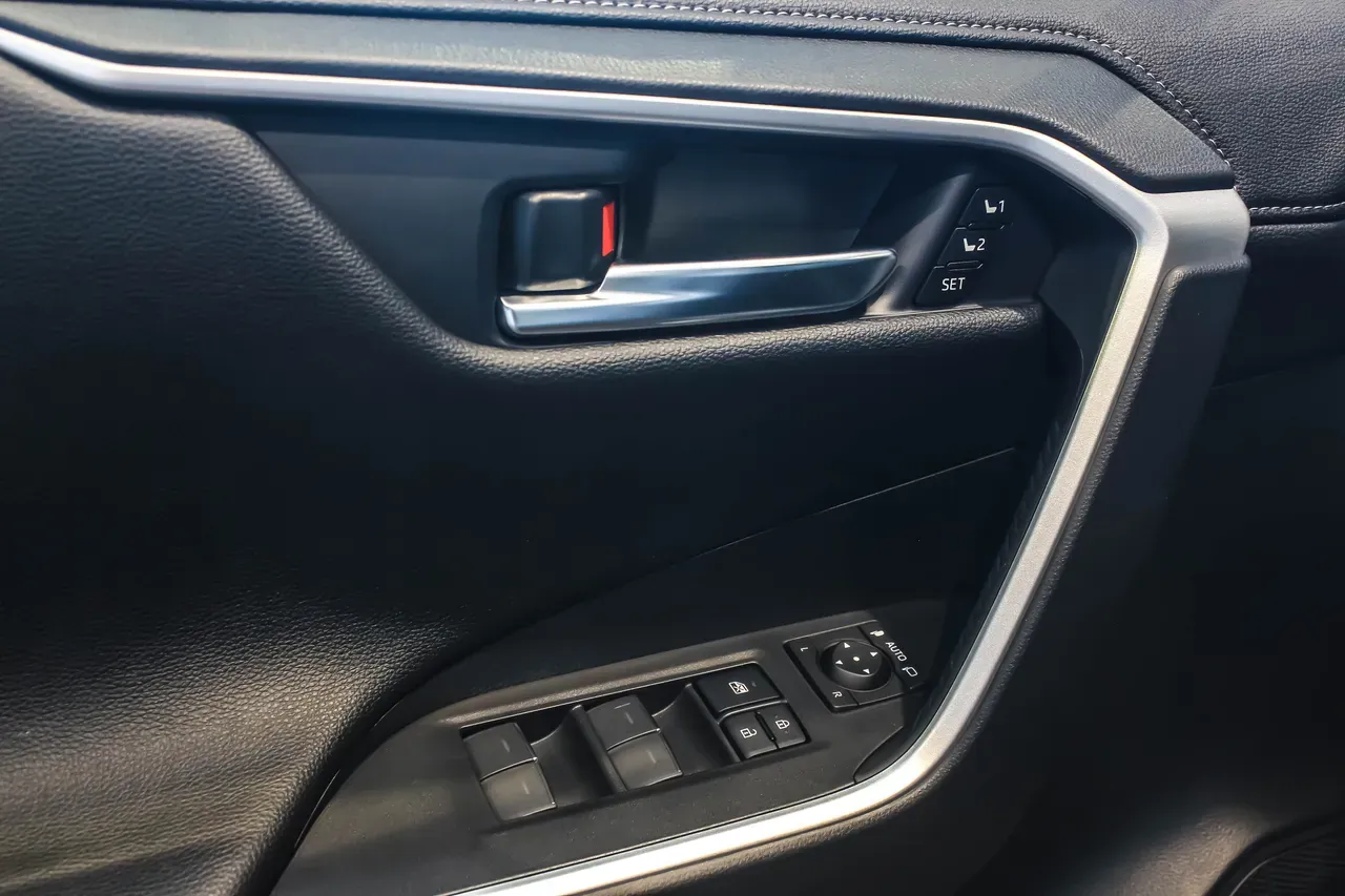 Toyota Rav4 EV - Imagem 7