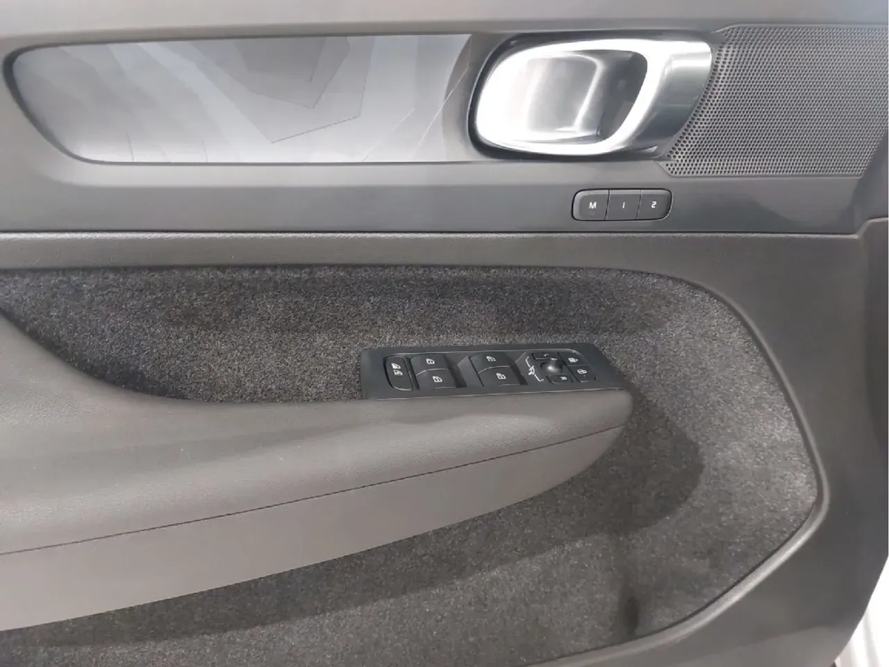 Volvo C40 Recharge - Imagem 12