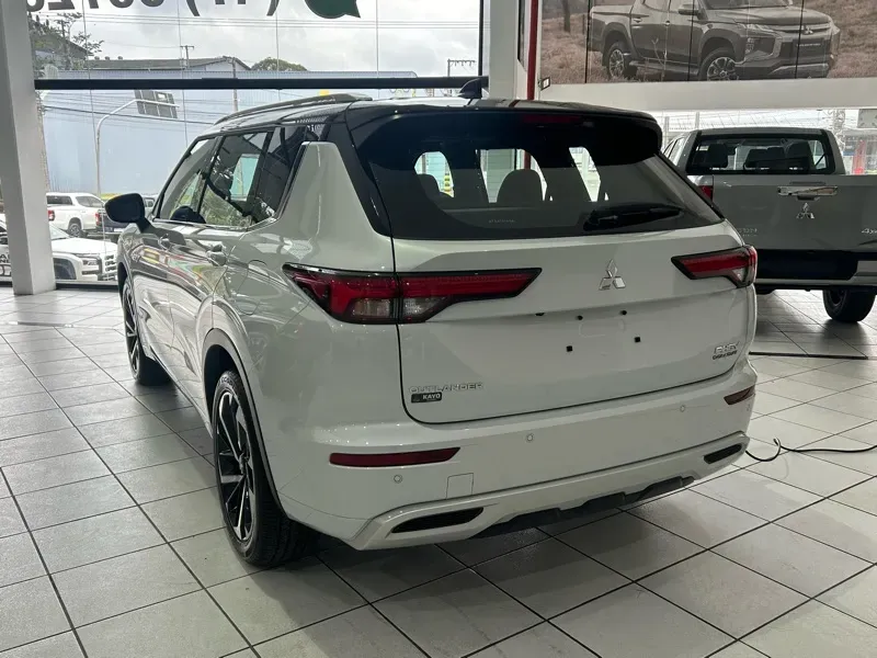 Mitsubishi Outlander Plug-in Hybrid - Imagem 2