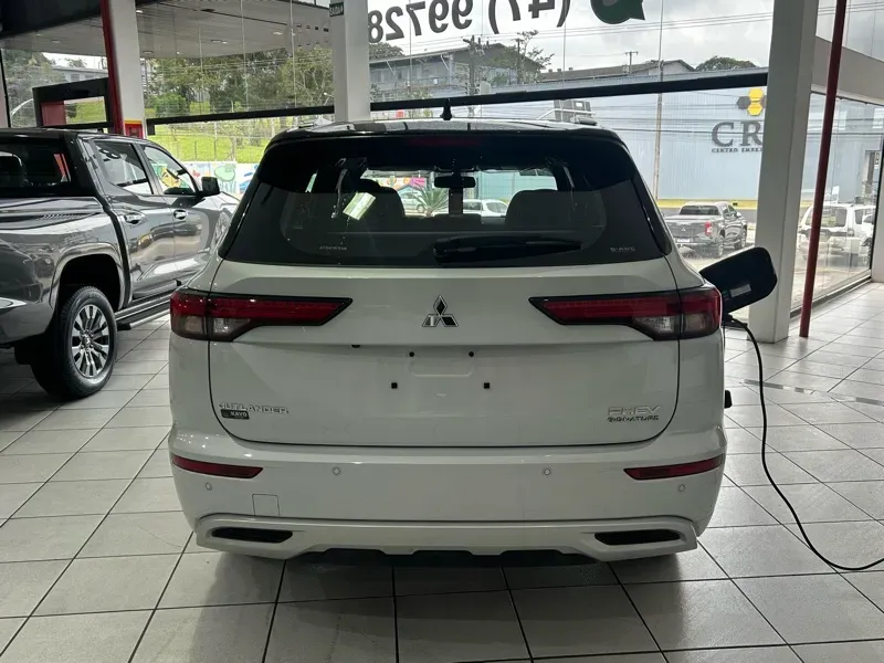 Mitsubishi Outlander Plug-in Hybrid - Imagem 4