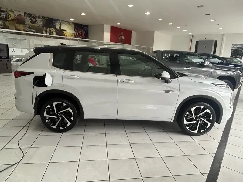 Mitsubishi Outlander Plug-in Hybrid - Imagem 5