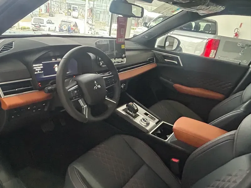 Mitsubishi Outlander Plug-in Hybrid - Imagem 9