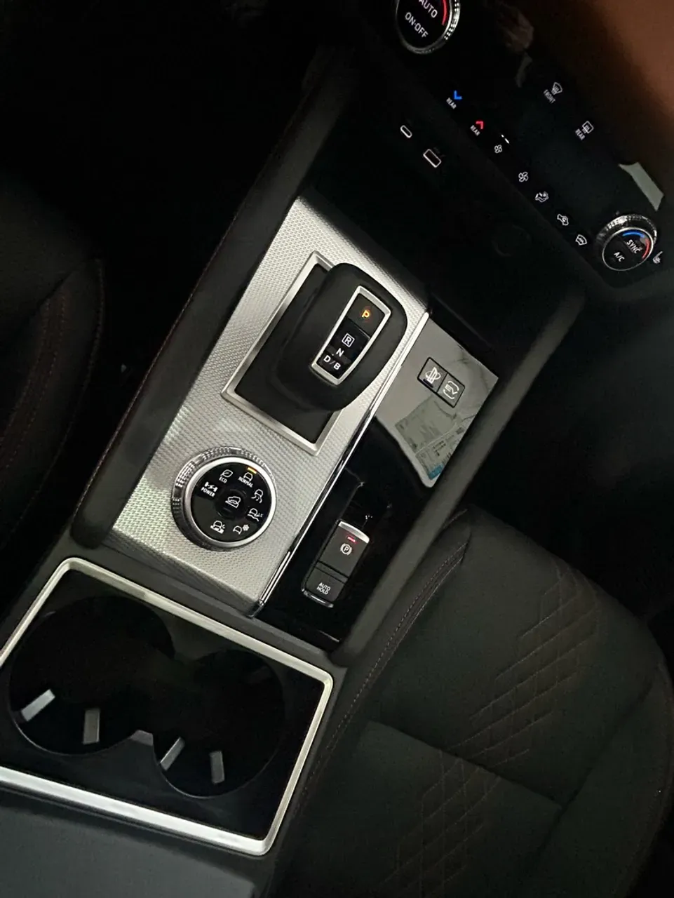 Mitsubishi Outlander Plug-in Hybrid - Imagem 13