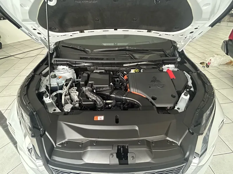 Mitsubishi Outlander Plug-in Hybrid - Imagem 18