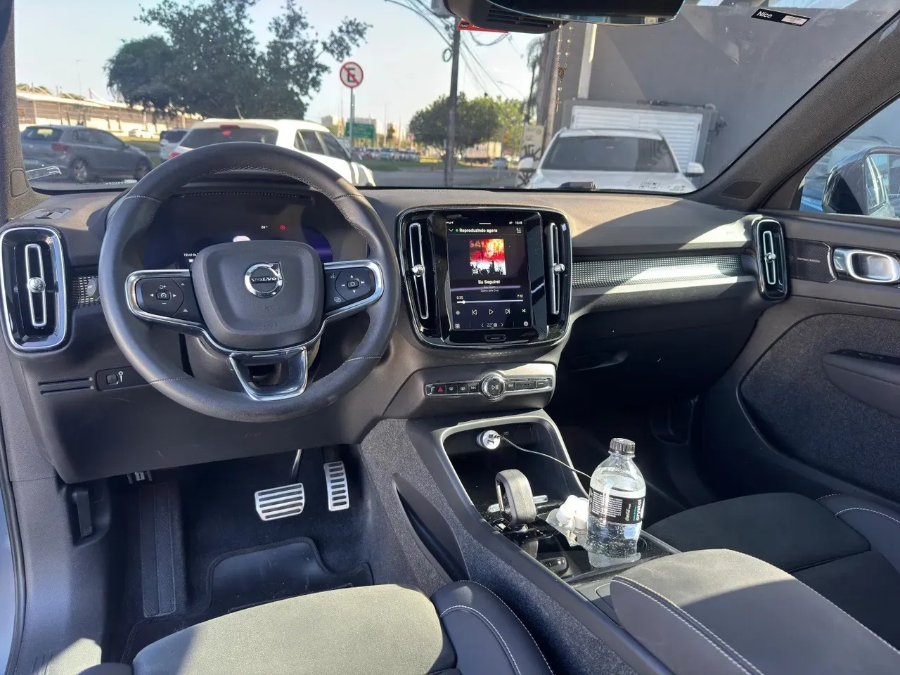 Volvo XC40 Recharge - Imagem 7