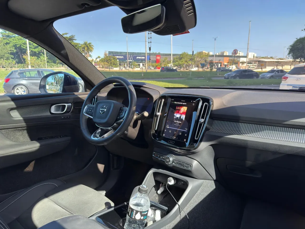 Volvo XC40 Recharge - Imagem 9