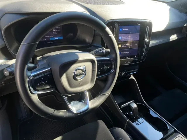 Volvo XC40 Recharge - Imagem 8