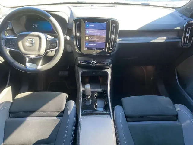 Volvo XC40 Recharge - Imagem 12