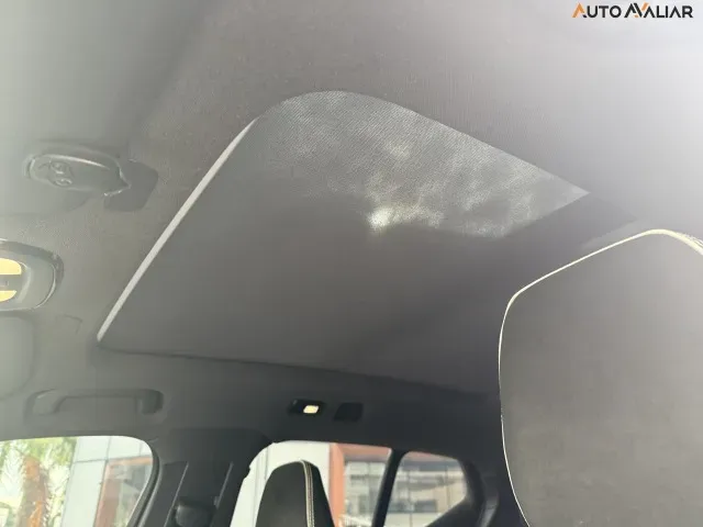 Volvo XC40 Recharge - Imagem 13