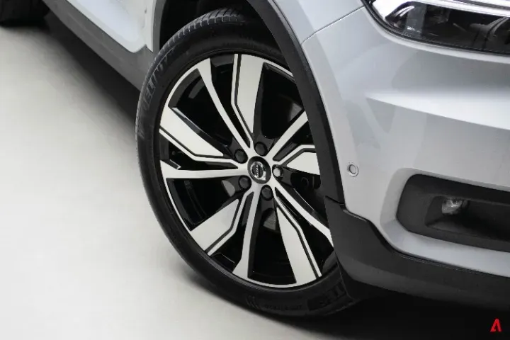 Volvo XC40 Recharge - Imagem 4