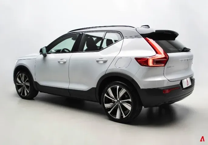 Volvo XC40 Recharge - Imagem 8
