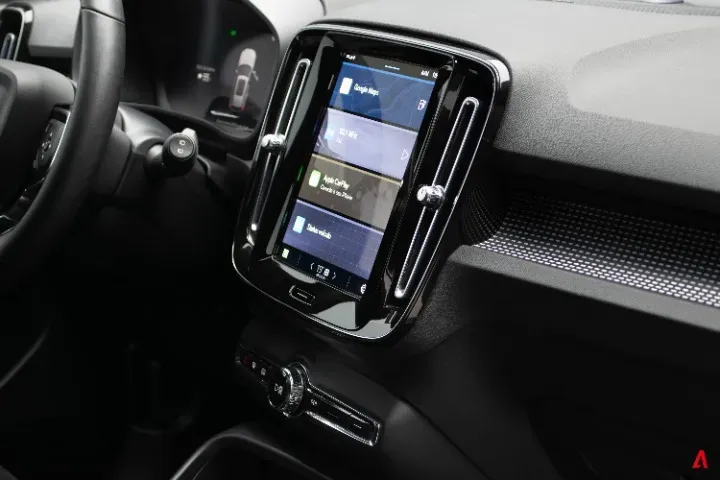 Volvo XC40 Recharge - Imagem 13