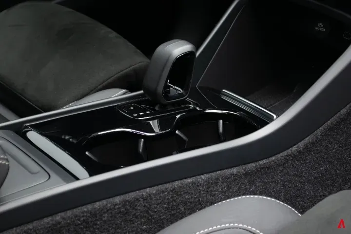 Volvo XC40 Recharge - Imagem 14