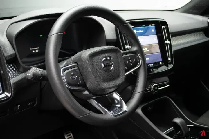 Volvo XC40 Recharge - Imagem 18