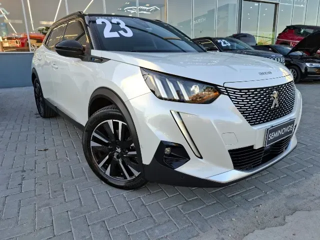 Peugeot E-2008