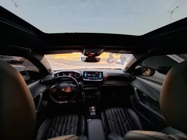 Peugeot E-2008 - Imagem 5