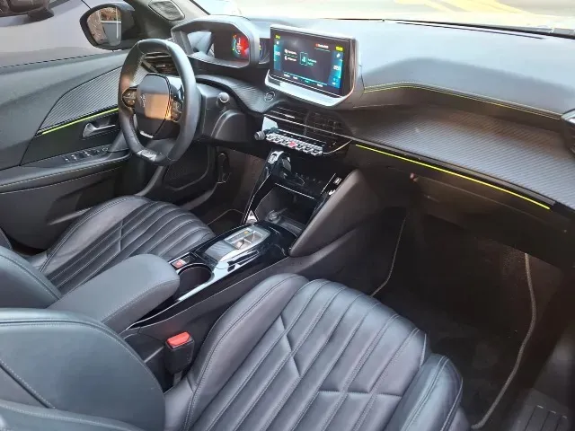 Peugeot E-2008 - Imagem 6