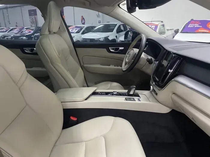 Volvo Xc60 - Imagem 8