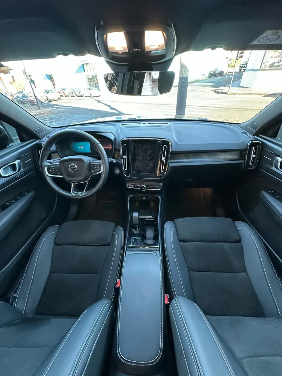 Volvo XC40 Recharge - Imagem 12