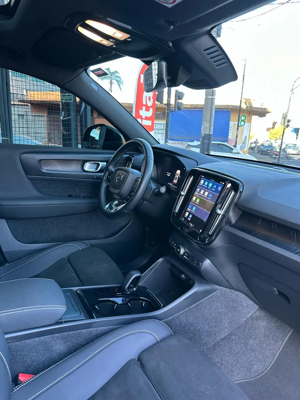 Volvo XC40 Recharge - Imagem 13