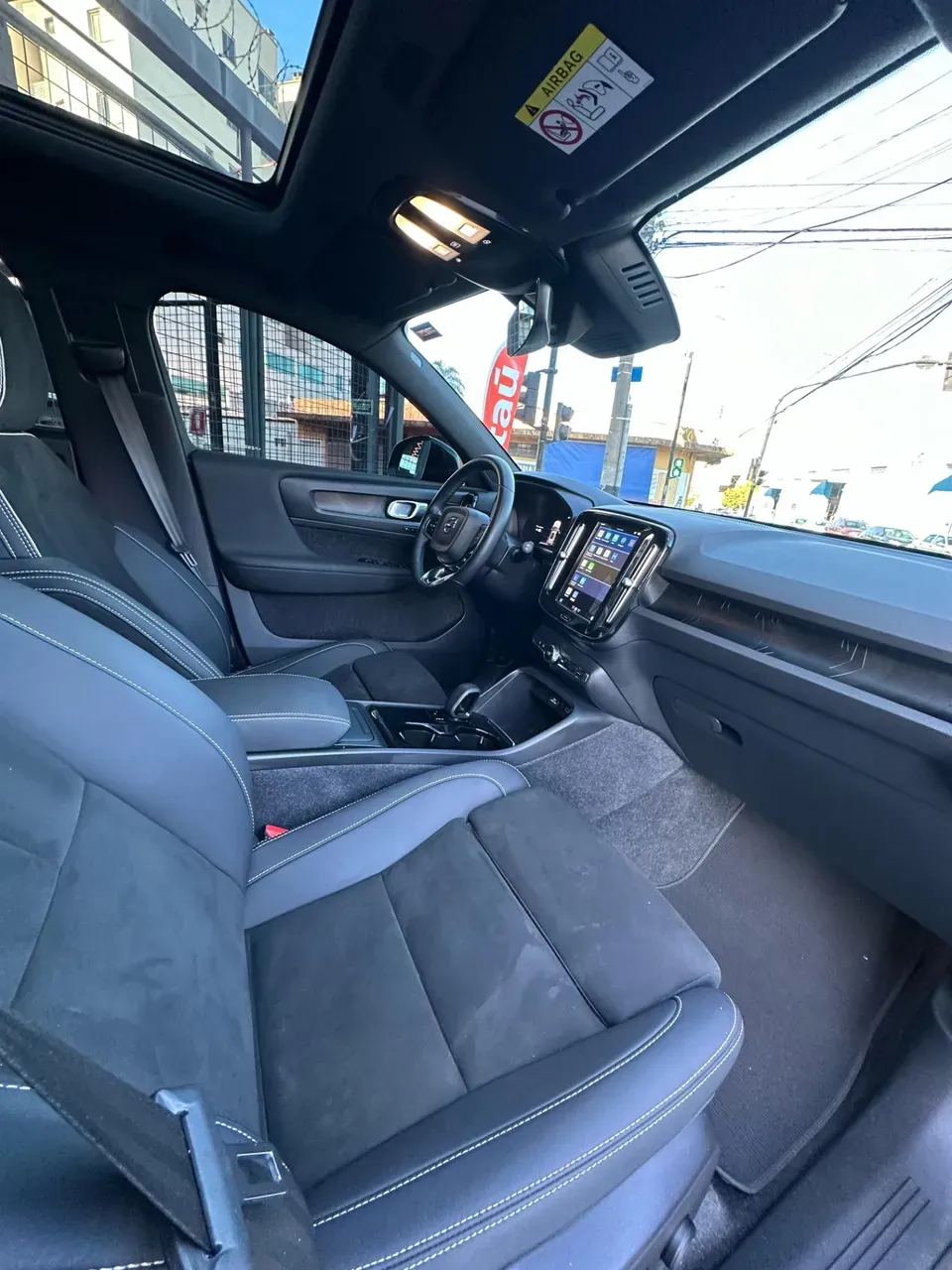 Volvo XC40 Recharge - Imagem 14