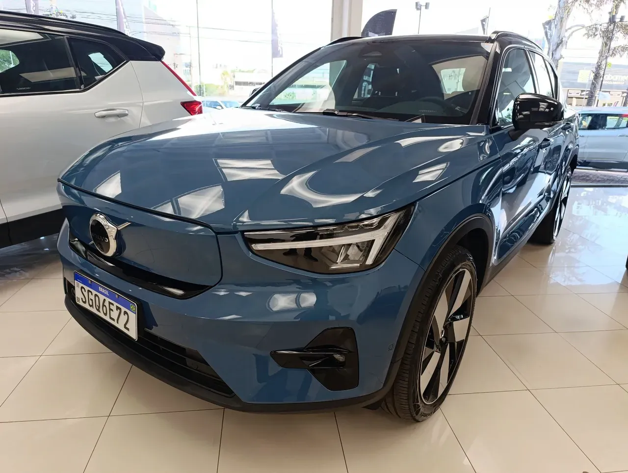 Volvo XC40 Recharge - Imagem 2