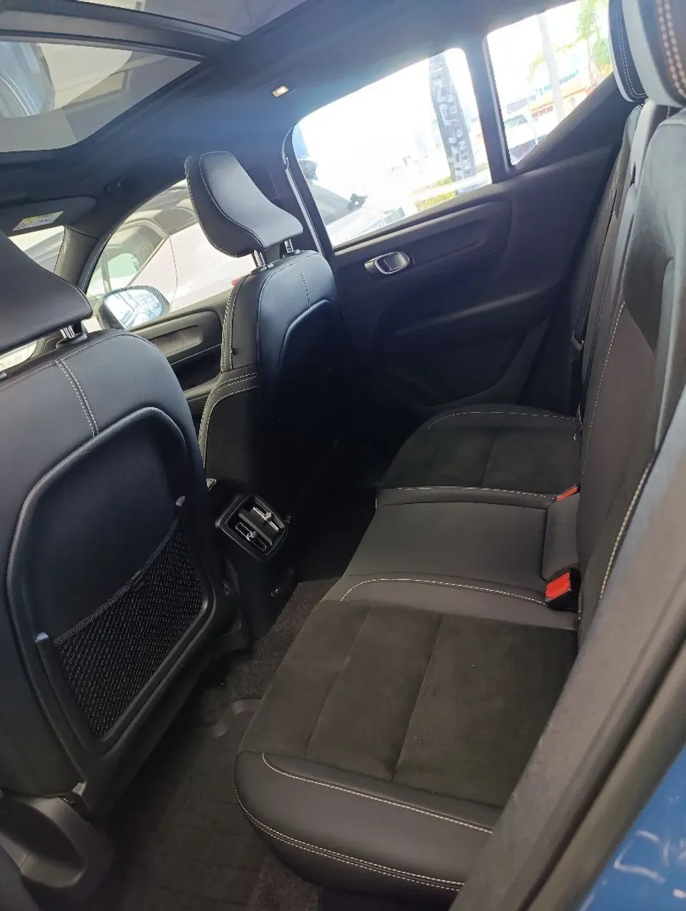 Volvo XC40 Recharge - Imagem 4