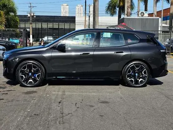 BMW Ix - Imagem 3