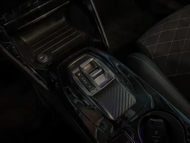 Peugeot E-2008 - Imagem 8