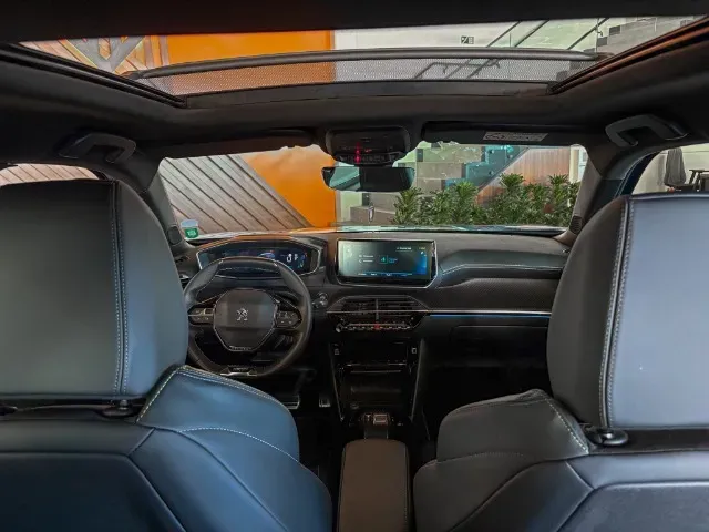 Peugeot E-2008 - Imagem 10