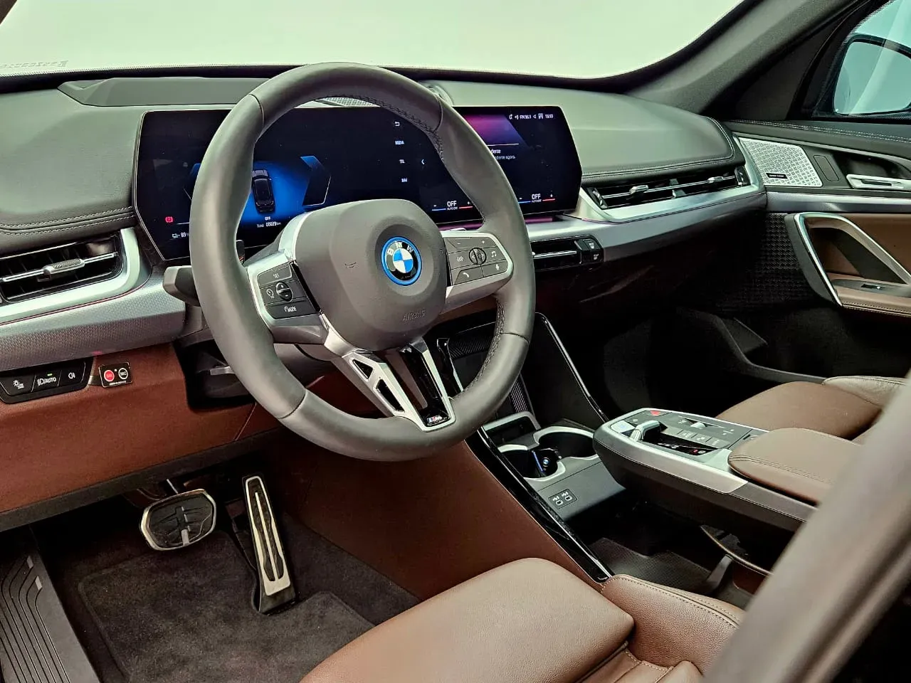 BMW IX1 - Imagem 13