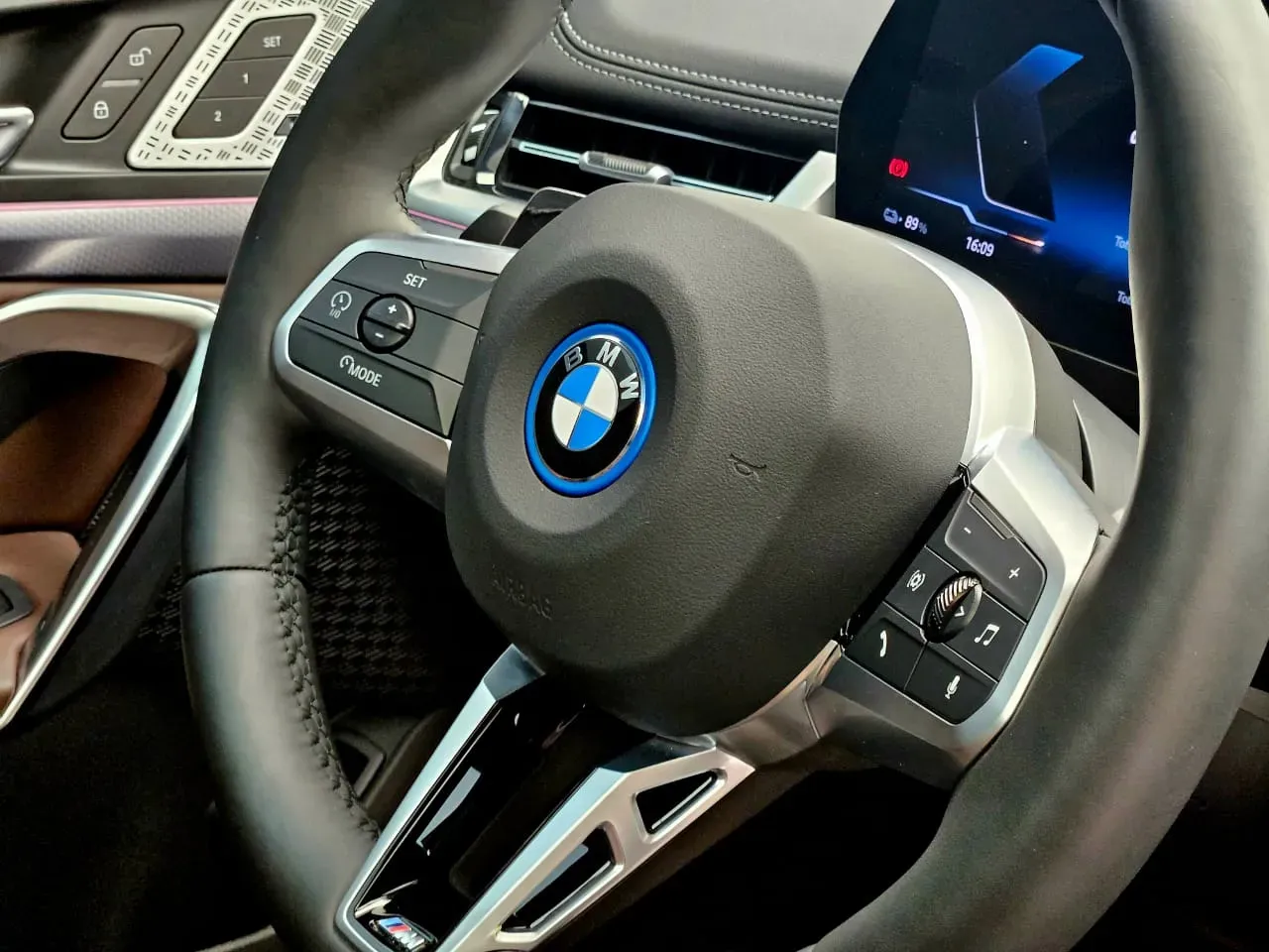 BMW IX1 - Imagem 14