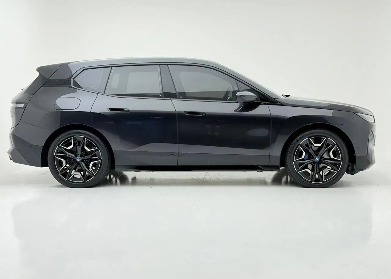BMW Ix - Imagem 2