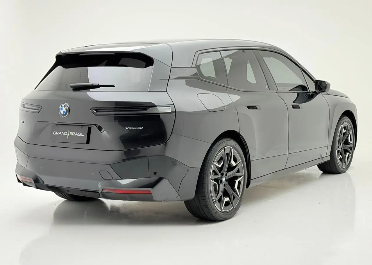BMW Ix - Imagem 3