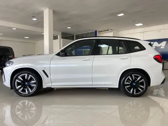 BMW IX3 - Imagem 5