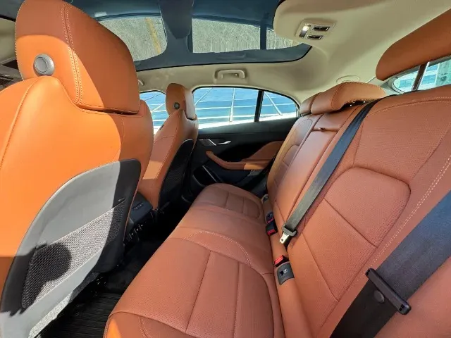 Jaguar I-pace - Imagem 12