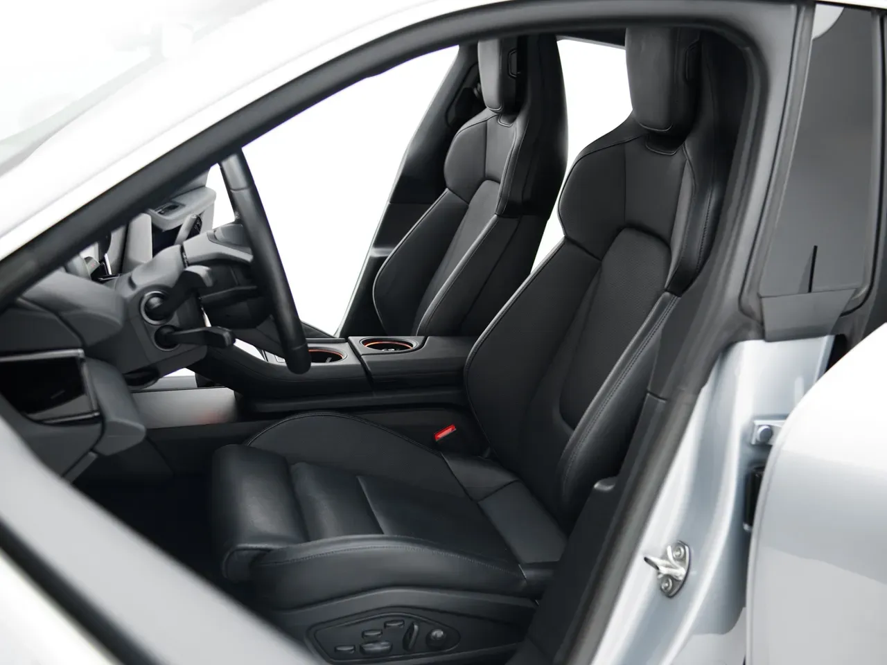 Porsche Taycan - Imagem 16