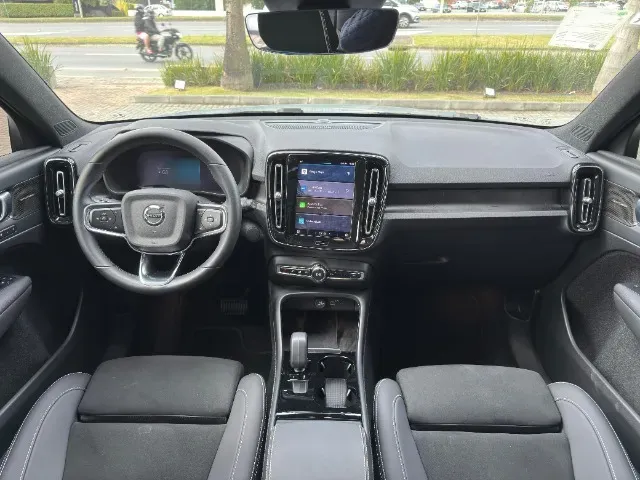 Volvo XC40 Recharge - Imagem 14