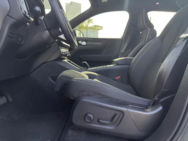 Volvo XC40 Recharge - Imagem 12