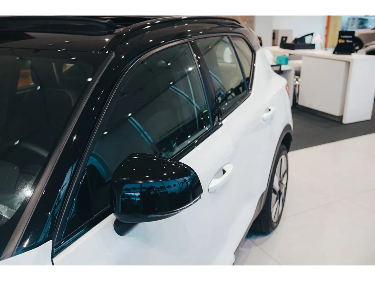 Volvo XC40 Recharge - Imagem 4