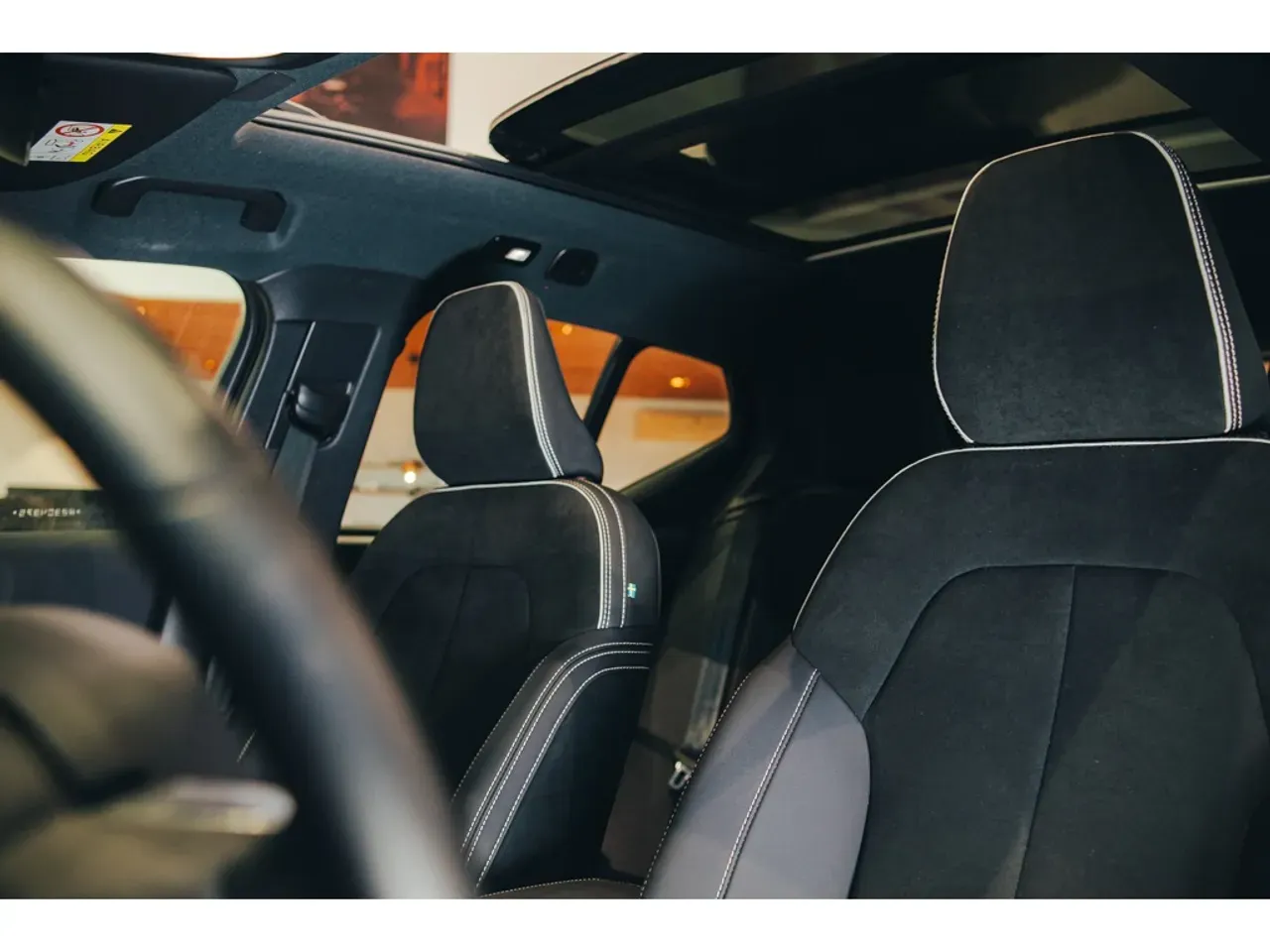 Volvo XC40 Recharge - Imagem 18