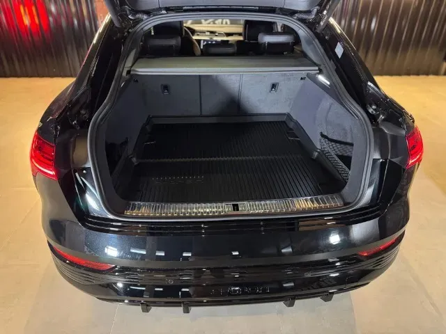 Audi Q8 Sportback E-tron - Imagem 10