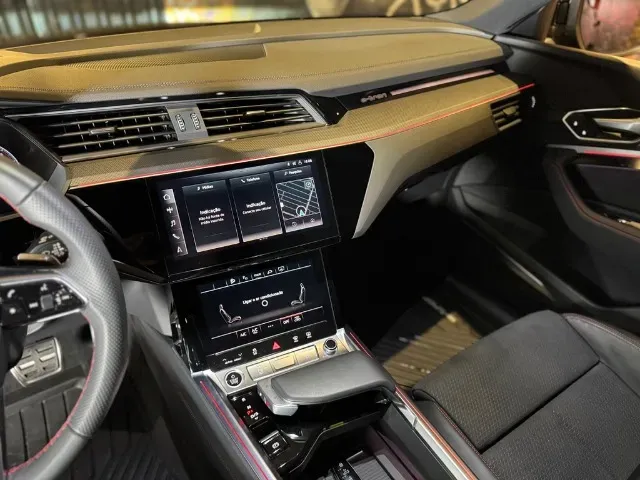 Audi Q8 Sportback E-tron - Imagem 14