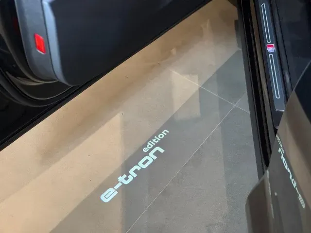 Audi Q8 Sportback E-tron - Imagem 19