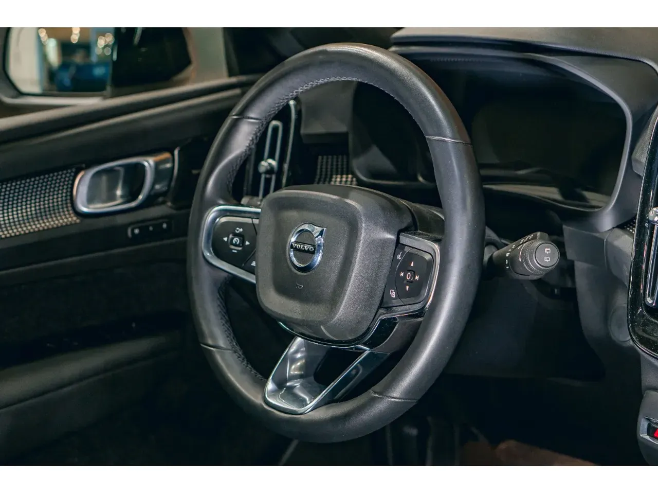 Volvo XC40 Recharge - Imagem 10