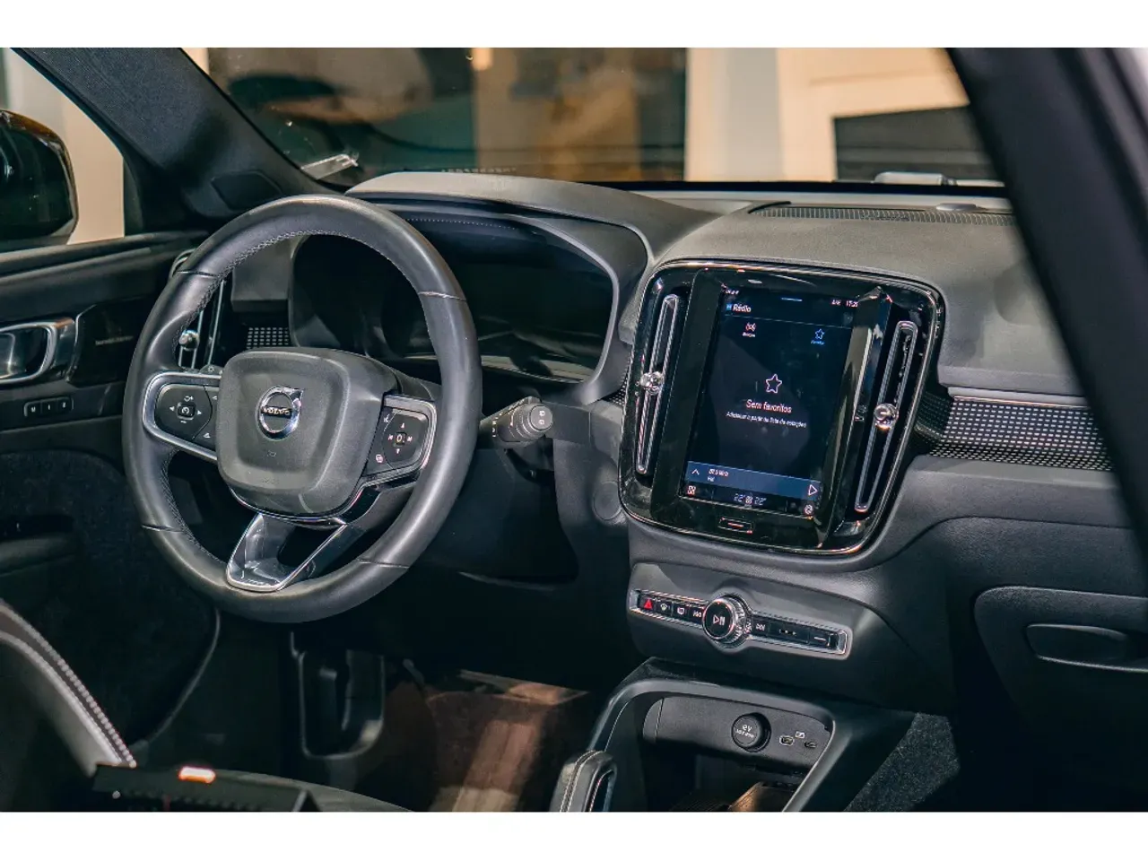 Volvo XC40 Recharge - Imagem 11