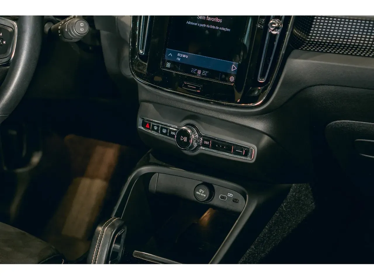 Volvo XC40 Recharge - Imagem 13